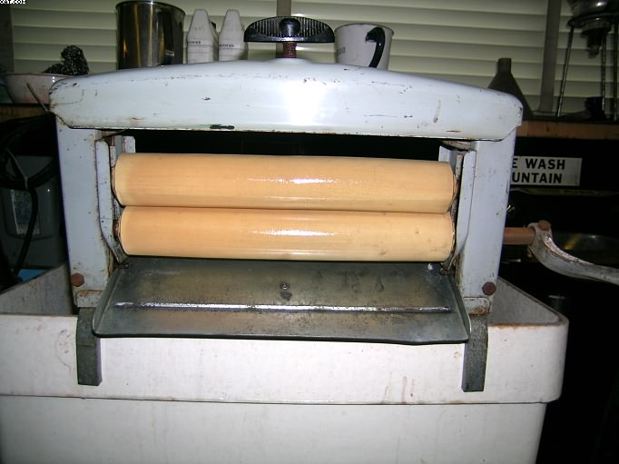 SKEIN WRINGER, manually controlled,